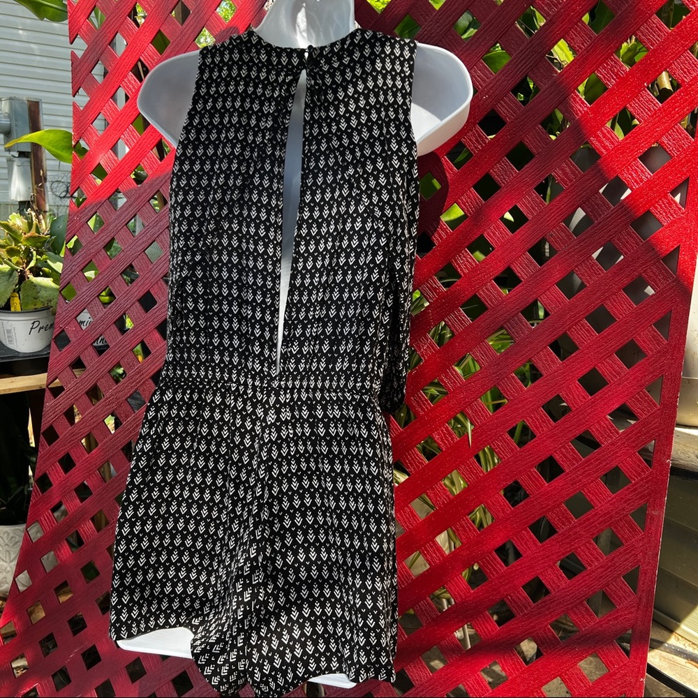 NWOT Lulus Creative Approach Arrow Print Romper - Picture 2 of 6
